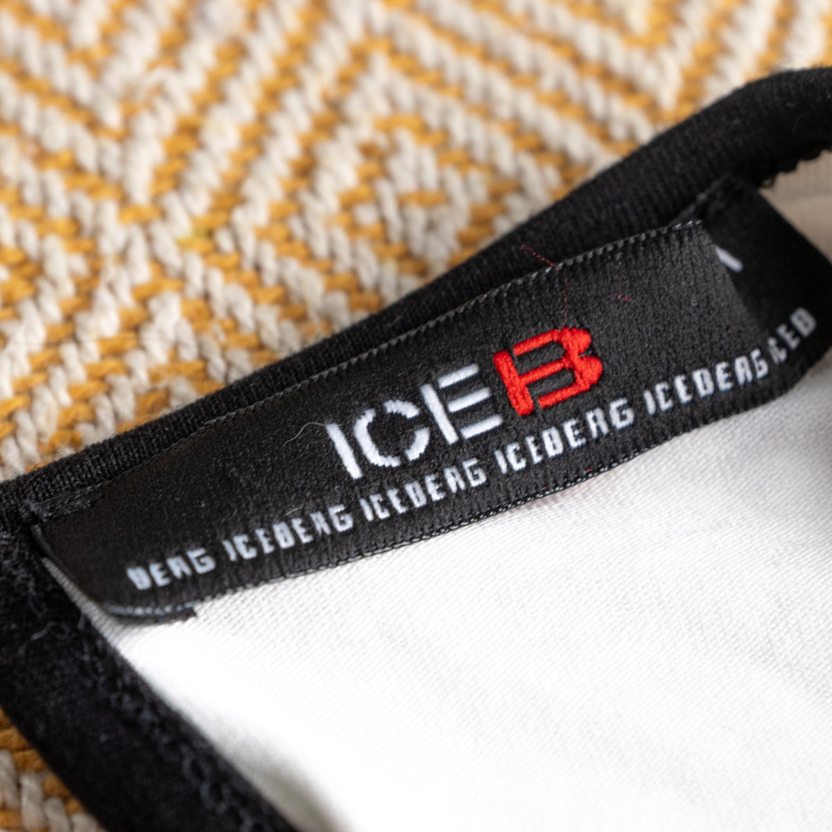 ICE B Iceberg Vintage Top Deadstock Y2K Rhinestone Ladybug Graffiti Print Cut Out Back McBling 2000s T-Shirt Viscose Size S M