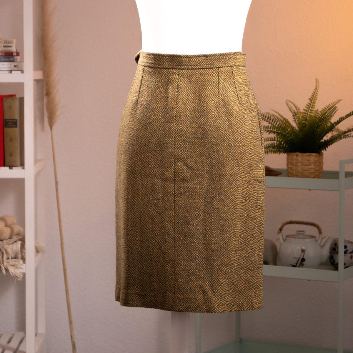 back view Archival Yves Saint Laurent Rive Gauche 70s Geometric Diamond Jacquard Wool Skirt – olive gold wool with all-over woven diamond lattice jacquard pattern, high waist with structured waistband, front pleat, straight pencil silhouette, knee length, museum quality YSL vintage, product shot on dress form